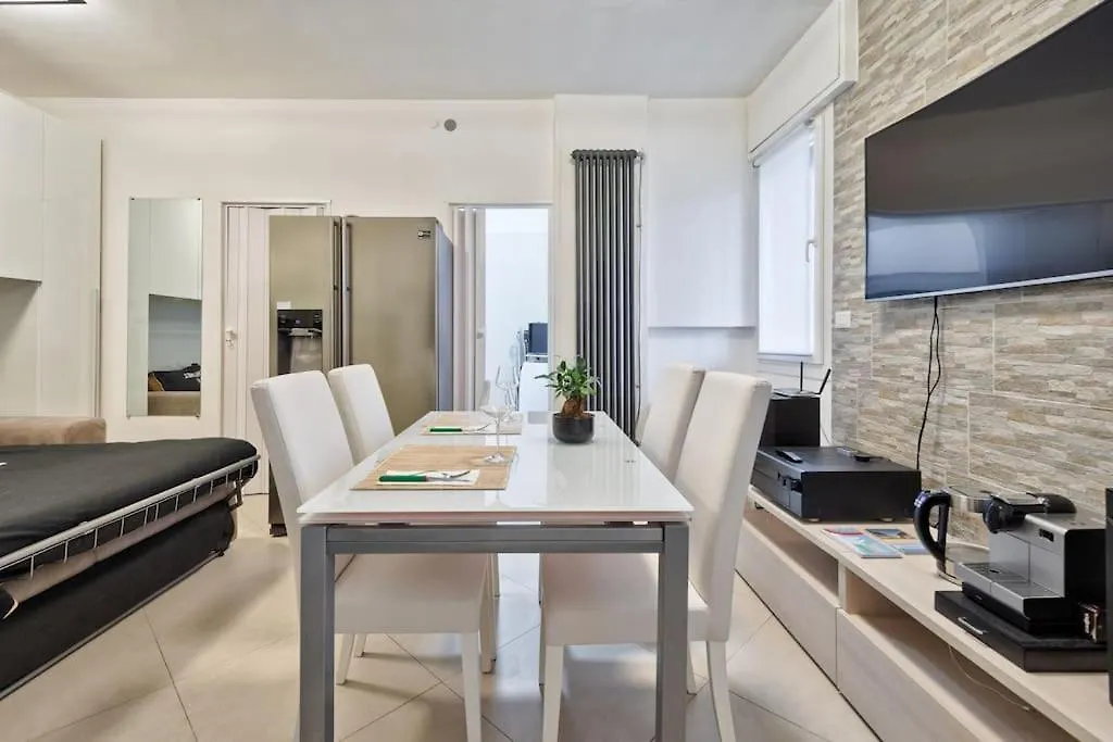 Mini Suite Fronte Mare Piazza Mazzini Lido di Jesolo Apartment